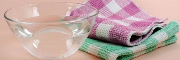 βρεγμένη πετσέτα για κομπρέσα για αυχενική οστεοχονδρωσία